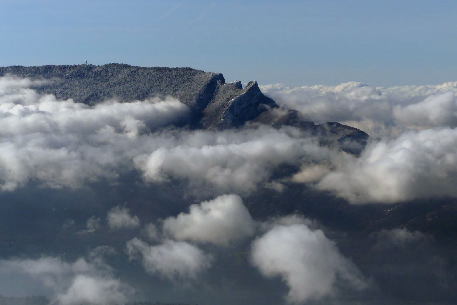 Raquette en Bauges- Ouest Lyonnais-montagne de l'Epine et Dent du Chat
