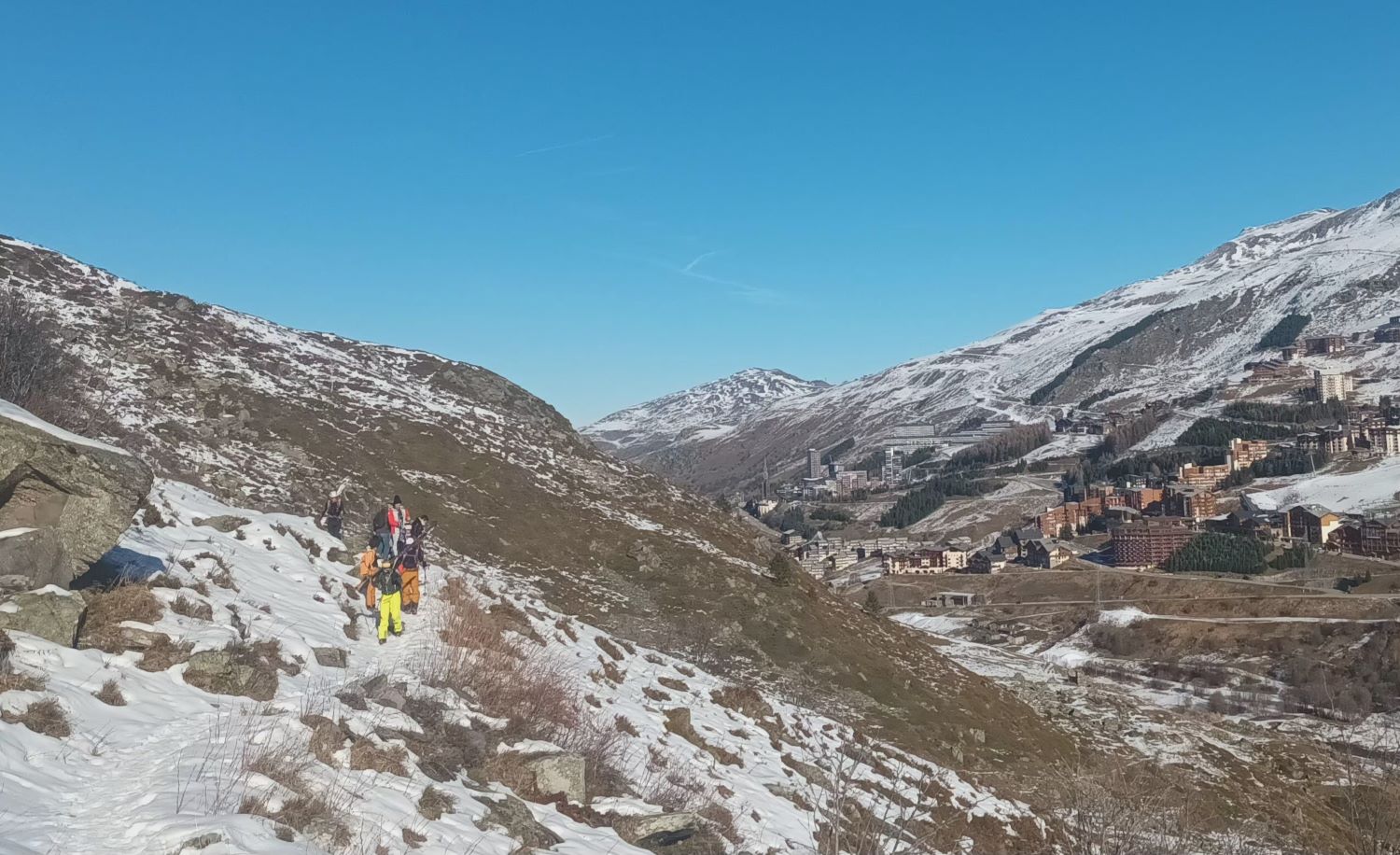 Club Alpin Ouest lyonnais-ski de Randonnée-1er weekend -Montée au lac du Lou dans les cailloux-nov 2024