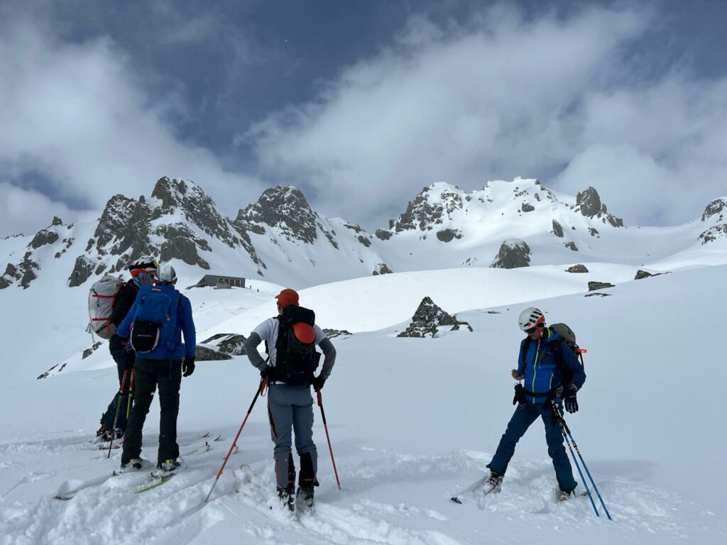 Club Alpin ouest Lyonnais-Ski randonnée en Beaufortain-Refuge du Presset