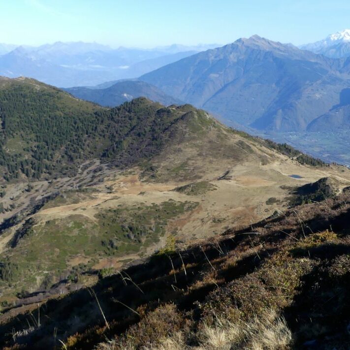 Club alpin ouest lyonnay-Randonnées pédestres-Hurtières- au sommet de Chapotet-vue sur col d’arbaretan-lac des grenouilles-3 mollards et grand Chat-novembre 2024