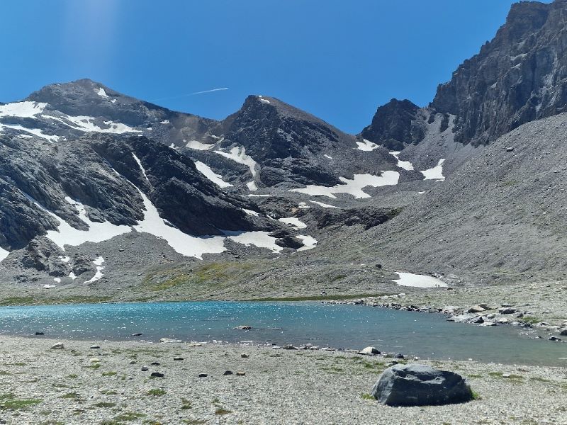 Randonnée pédestre - séjour itinérant vers le Grand Paradis-club alpin ouest lyonnais-regard arrière sur l'itinéraire parcouru-juillet 2026