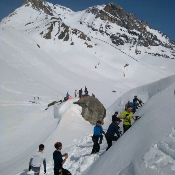 CAF Ouest Lyonnais - Ski de randonnée en Vanoise- Exercice de pelletage sous la Grande casse