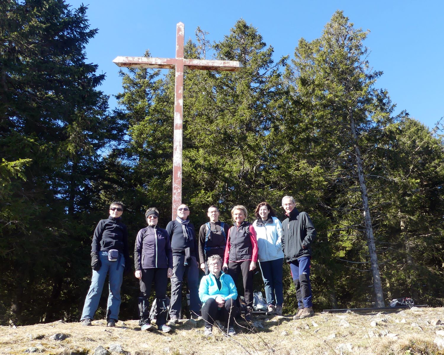 Randonnée-Ardèche-groupe au pied de la croix du Grand Felletin-Club Alpin Ouest Lyonnais Randonnée-Ardèche-groupe au pied de la croix du Grand Felletin-Club Alpin Ouest Lyonnais