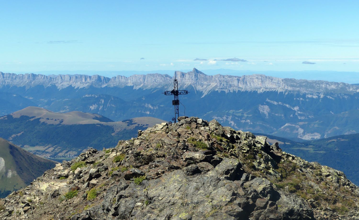 Randonnée Pédestre-Taillefer-Regard en arrière en montant au Petit Taillefer - la Croix Pinelli, la Grande Moucherole et le Vercors-aout 2025-Club Alpin Ouest Lyonnais