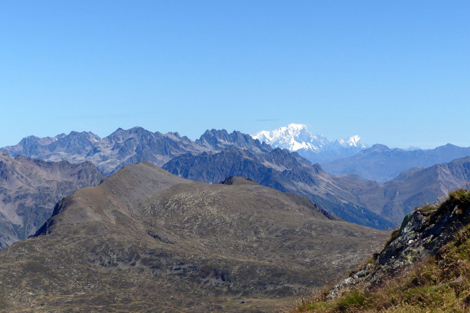 Randonnée Pédestre-Taillefer-vue sur Belledonne et le Mont Blanc en montant au Petit Taillefer-Club Alpin Ouest Lyonnais