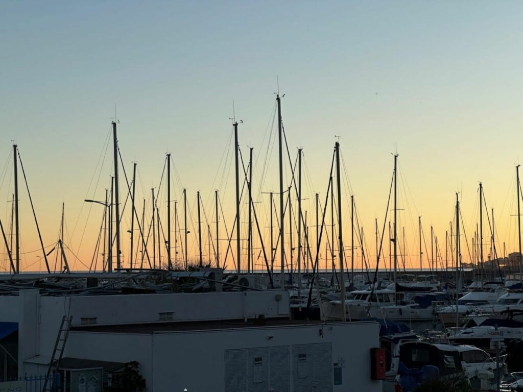 Club Alpin Ouest Lyonnais-Séjour Nice- Coucher de Soleil sur le port de Nice