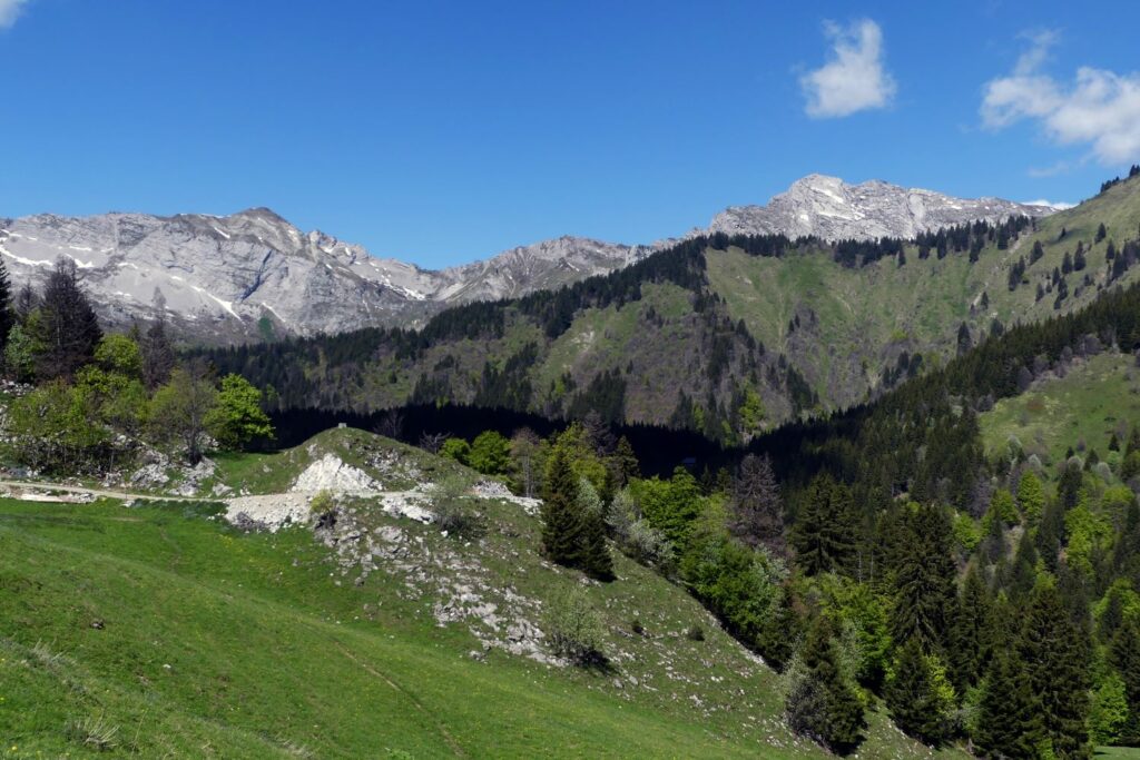 Randonnée pédestre-Beauges-Arcalod et pointe de la Coche depuis le Haut Four- Club alpin ouest Lyonnais