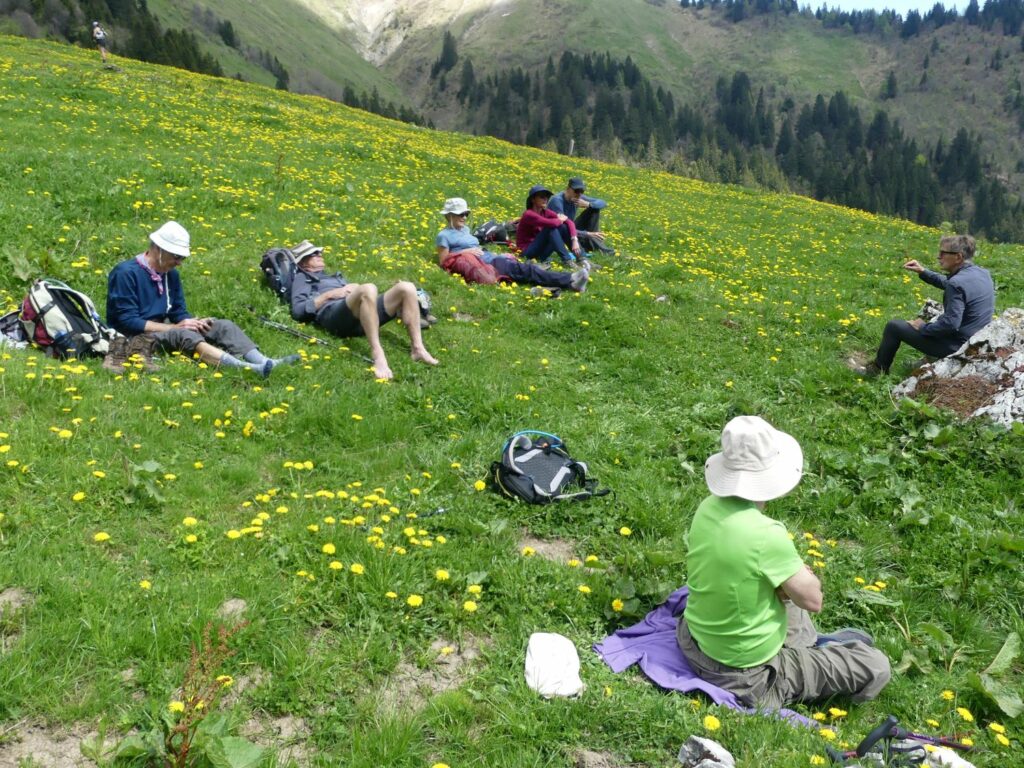 Randonnée pédestre-Beauges-Chaurionde-sieste au soleil aux chalets d'Orgeval-Club alpin ouest Lyonnais