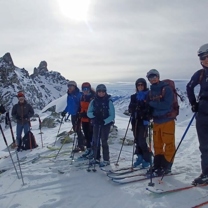 Club alpin ouest Lyonnais-ski randonnée-week end refuge Presset-Au sommet-fevrier 2025 Club alpin ouest Lyonnais-ski randonnée-week end refuge Presset-Au sommet-fevrier 2025