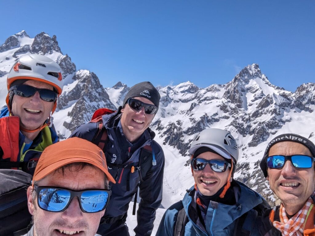 Club Alpin Ouest Lyonnais- Ski de Randonnée dans les écrins. le groupe