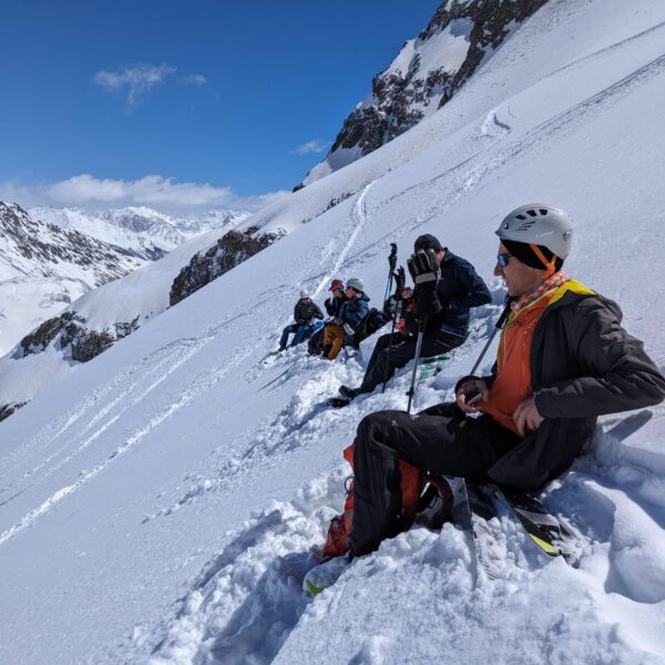 Club Alpin Ouest Lyonnais- Ski de Randonnée dans les écrins. pause déjeuner