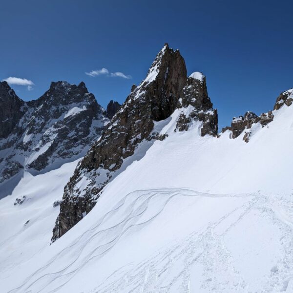 Club Alpin Ouest Lyonnais- Ski de Randonnée dans les écrins. descente