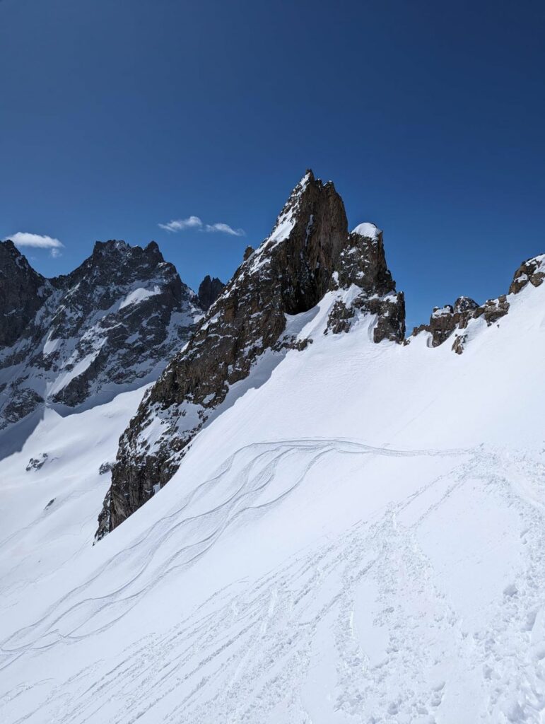 Club Alpin Ouest Lyonnais- Ski de Randonnée dans les écrins. descente