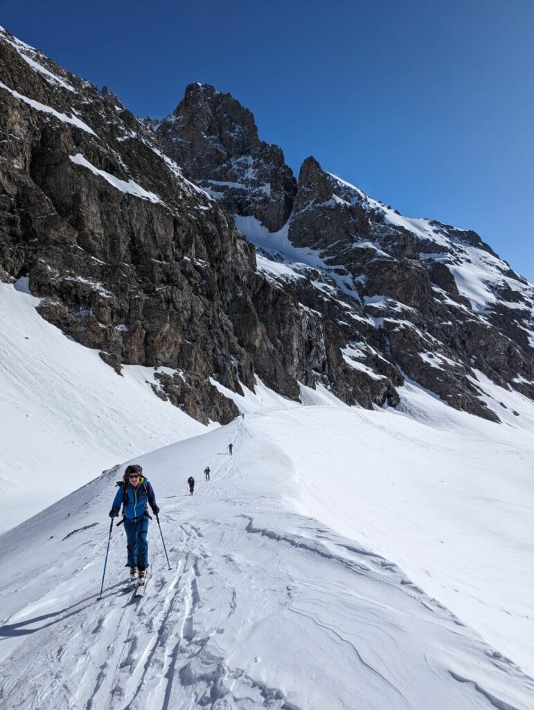 Club Alpin Ouest Lyonnais- Ski de Randonnée dans les écrins. départ matinal